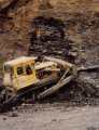 1980 pr�paration du 26�me Congr�s International de Pal�ontologie. Roger Gonon et Guy Montagne au bull pr�pare la coupe t�moin
