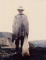 Fr�d�rick Sotty en tenue de carri�re par temps de pluie .. dans le sac la r�colte de nodules